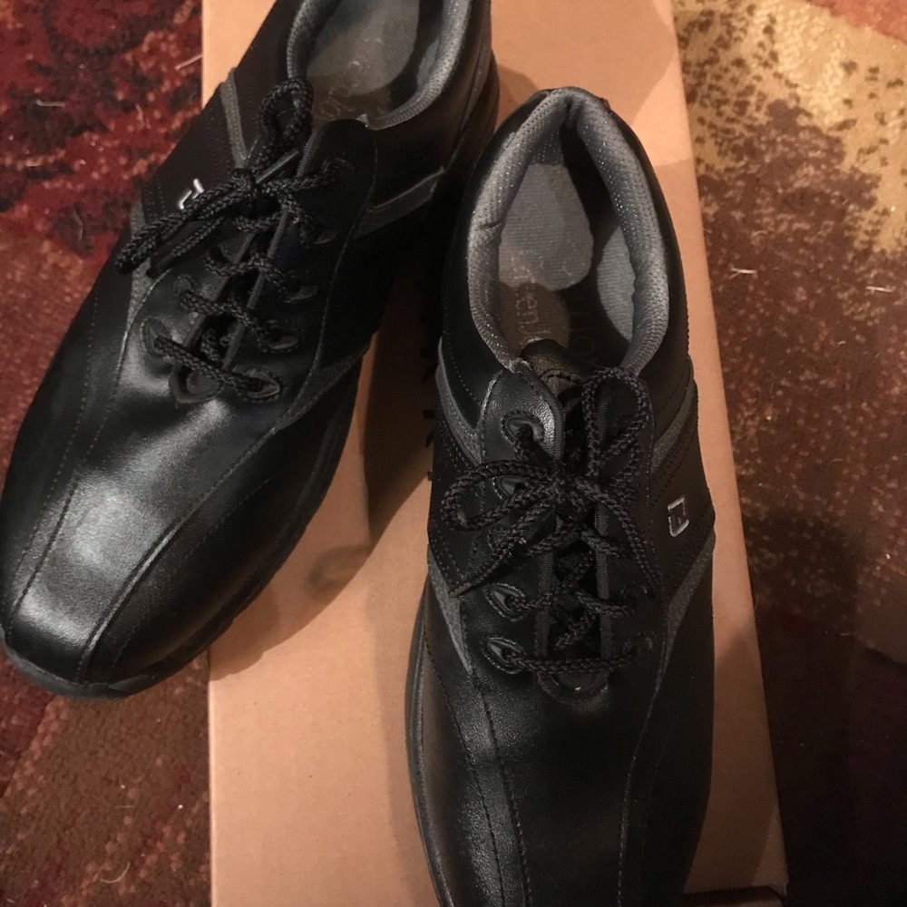 Men's 8.5 FOOTJOY black golf shoes